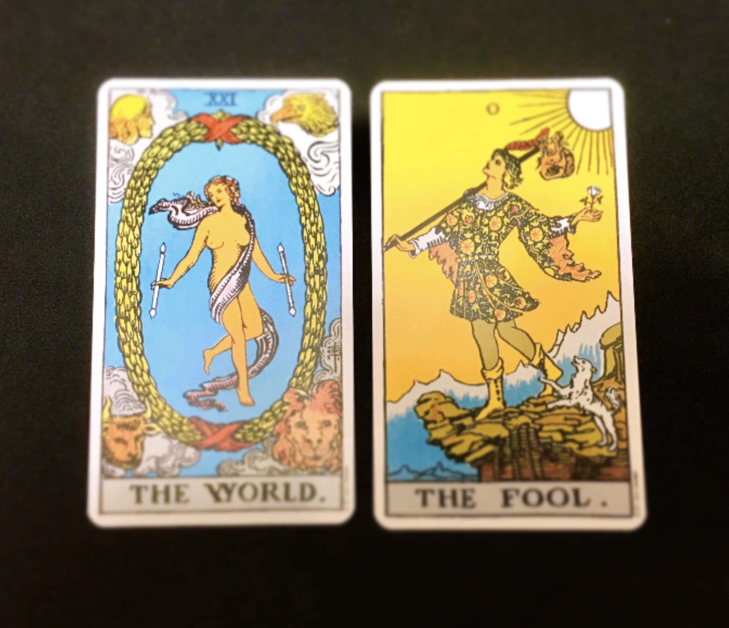 大アルカナ「世界」と「愚者」のカード